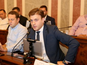 diskreditirebul-da-xelmocarul-partiebs-araferi-darCeniaT-garda-moklefexebiani-tyuilebis-mogonebisa