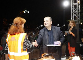 Tbilservis-jgufma-profesiuli-dRe-masStaburi-RonisZiebiT-aRniSna