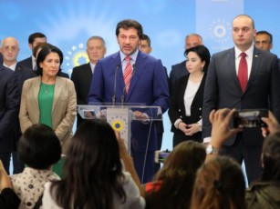 2012-wlamde-qarTuli-saxelmwifo-nabij-nabij-yalibdeboda-aRmosavluri-tipis-diqtaturad-romelsac-araferi-hqonda-saerTo-dasavlur-RirebulebebTan