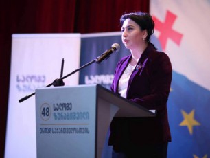 eka-beselia-Cven-gvyavs-kandidati-qali-romelsac-vuWerT-mxars--28-oqtombris-arCevnebze