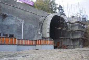 xaragaulTan-rkinigzis-mSeneblobaze-satvirToebi-erTmaneTs-Seejaxnen---aris-msxverpli