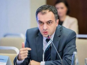 ivaniSvils-ver-mounelebia-rusTavi-2-Tan-wageba-iluziebSi-cxovrobs-da-ver-acnobierebs-realobas---Tornike-SaraSeniZe