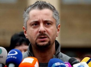 nika-gvaramias-hgonia-rom-rusTavi-2-is-Jurnalistebi-misi-gamozrdil-gamowrTobilia