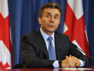 me-rogor-davuWerdi-farcxalaZes-mxars-roca-daviT-yifiani-Cemi-kumiri-iyo---biZina-ivaniSvili