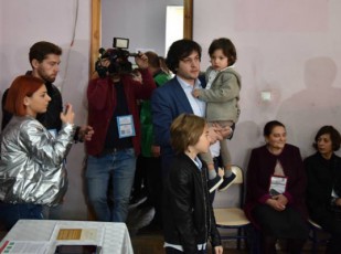 irakli-kobaxiZe-xma-miveci-dRes-demokratias-stabilurobas--ganviTarebas-naTel-momavals