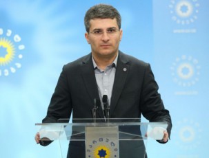 mdinaraZe-r2-bolo-wuTebis-ganmavlobaSi-gvicxadebs-rom-xelSi-CauvardaT-furceli-sadac-dafiqsirebulia-mosyidvis-faqtebi