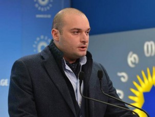 premieri-qarTuli-ocnebis-ofisSi-mivida