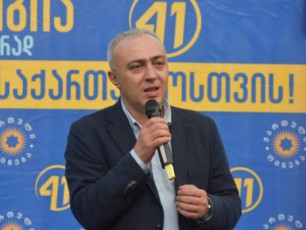 dakavebamde-ramdenime-saaTiT-adre-gogia-ocnebis-centralur-StabSi-imyofeboda---vis-Sexvda-da-ra-garigeba-Sedga-yofil-maRalCinosanTan