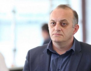es-aris-didi-SurisZieba-da-mivmarTav-did-qalaqebSi-ocnebis-liderebs---Tqvenc-dagiWeren---murTaz-zodelava-gogias-dapatimrebaze
