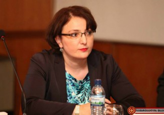 Tina-xidaSeli-is-dRe-ar-gaTendeba-nacebi-mxsnelad-an-imedad-davinaxo