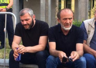 saraliZe-da-maCalikaSvili-farTomasStabian-aqcias-aanonseben