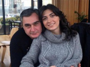 jer-daaTmobines-qoneba-da-Semdeg-saxlTan-kibeebze-mokles-dRes-amaT-undaT-dabruneba-xelisuflebaSi