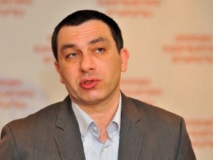 ratom-xdeba-rom-yvela-prorusi-zurabiSvils-uWers-mxars---giga-bokeria-xelisuflebas