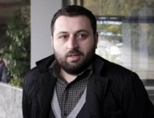 visac-gindaT-nacebma-suli-amogxadon-da-RorebiviT-dagyaron-28-Si-saxlidan-fexi-ar-gaadgaT---Jurnalisti