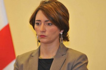 kandidatebis-ojaxis-wevrebis-da-maTi-piradi-cxovrebis-da-moraluri-saxis-ganxilvasac-ar-eridebian