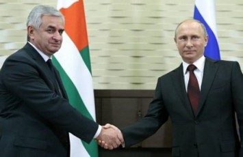 soWSi-vladimer-putinisa-da-raul-xajimbas-Sexvedra-gaimarTa