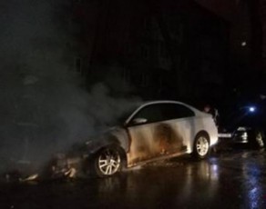 kievSi-rusuli-diplomatiuri-misiis-avtomobili-dawvs