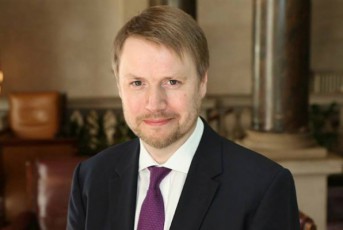 britaneTis-elCi-arCevnebi-Zalian-mSvidobianad-mimdinareobs
