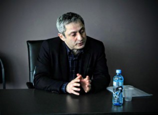 ganuwyvetliv-onavari-mowafis-pozaSi-yofna-sasacilo-gaxda--soso-manjaviZe