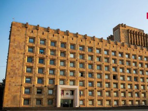 konstitucia-daikideT-sisxli-daRvareT-sxvisic-da-Tqvenic-gamiTavisufleT-taxti-da-mec-Camovalo