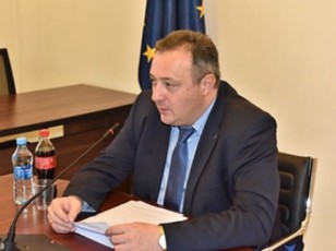 akaki-zoiZe-opoziciis-mxridan-ultimatumis-eniT-saubari-miuRebelia