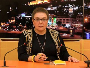 nino-ratiSvili-aWarlebo-es-uzneo-idioti-marTla-aWaraSi-cxovrobs