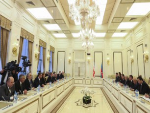 saqarTvelos-prezidenti-azerbaijanis-parlamentis-Tavmjdomares-Sexvda