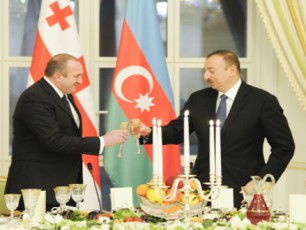 saqarTvelos-prezidentis-pativsacemad-azerbaijanis-prezidentis-saxeliT-oficialuri-sadili-gaimarTa