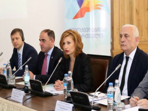 Tamar-taliaSvili-konferenciaze--Tbilisis-gardaqmna-SemoqmedebiT-centrad-moxsenebiT-gamovida