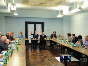 Tibisi-bankis-organizebiT-eqspertebis-forumi-gaimarTa