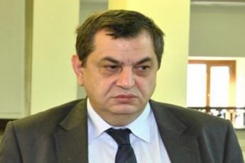 girCis-garda-xvalindel-aqcias-arc-respulikelebi-uerTdebian