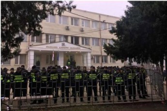 gurjaanis-sasamarTlosTan-didi-xmaurisTvis-emzadebian---policia-mzadyofnaSia