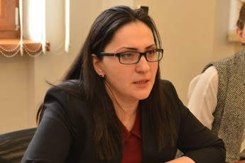 qali-policielebi-iseTive-TavdadebiT-Sromoben-yoveldRiurad-Cveni-sazogadoebis-usafrTxoebis-dasacavad-rogorc-kaci-policielebi