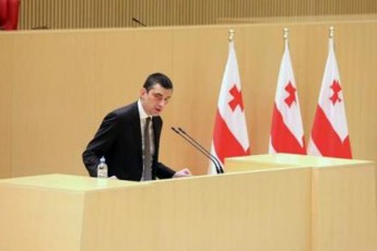 maCveneT-es-cxakaia-vin-aris-ras-uyurebs-iqneb-rusTavi-2-s-uyurebs