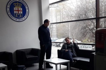 gamsaxurdiebis-ojaxi-pirveli-prezidentis-mkvlelobis-saqmeSi-ndobiT-aRWurvili-prokuroris-daniSvnas-iTxovs