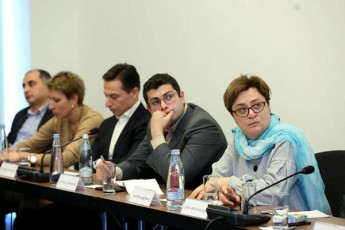 aucilebelia-moxdes-sazogadoebis-mediis-ganaTleba-da-solidarobis-gancda-im-samsaxurebis-mimarT-romlebic-terorizmTan-brZolis-wina-xazze-arian