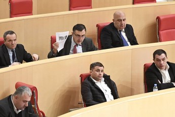Tqven-mier-parlamentis-quTaisidan-TbilisSi-gadatana-aris-beria-stalinis-arqiteqturaSi-dabruneba