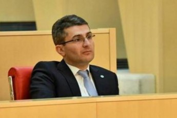umravlesobis-lideri-ganxeTqilebas-adasturebs-mmarTvel-gundSi-seriozuli-uTanxmoebaa
