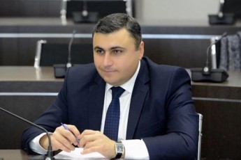 gundis-SigniT-arsebul-situaciaze-da-yvela-sakiTxze-iqneba-msjeloba