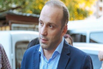 gogiCaiSvili-deputatebs-TqviT-ratom-uWerT-mxars-CinCalaZes-ver-gavige-ras-eridebiT
