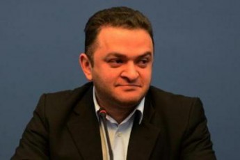 Tu-es-sia-damtkicda-SeiZleba-parlamentSi-trotiliT-mivide-da-avifeTqo-Tavi