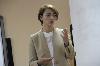 TvalebSi-nacris-Seyras-aqvs-adgili-mTavari-politikuri-nebaa