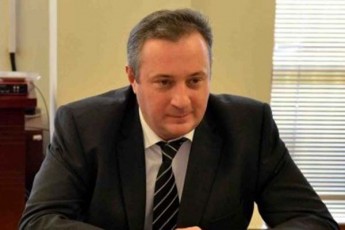 adamians-sruli-ufleba-aqvs-hqondes-sakuTari-azri-qveyanaSi-mimdinare-procesebze-Tumca-es-azri-ar-unda-gamocxaddes-demokratiis-standartad