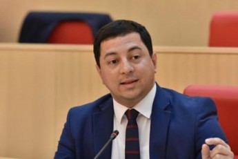 saparlamento-umravlesobis-lideri-aCiko-TalakvaZe-gadadgeba