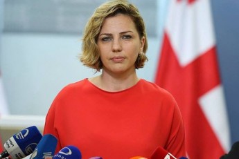 34-aTas-dolars-vixdiT-saxalxo-damcvelis-ofisis-qiraSi-maSin-roca-bavSvebi-lukma-purisTvis-saSovnelad-iRupebian