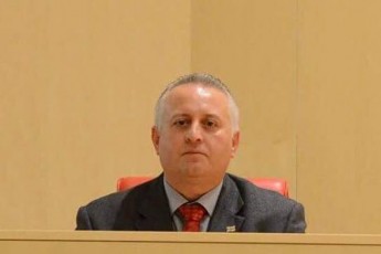 egeb-gveyos-amdeni-sibilwe--damokles-maxviliviT-hkidia-Cvens-Tavze-kiTxva--vin-iqneba-Semdegi
