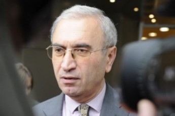 ar-maqvs-molodini-rom-ramdenime-deputats-dRes-umravlesobis-datoveba-mouwevs