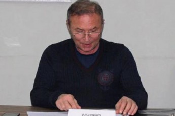 ra-qonebas-flobs-wyaltuboeli-Cinovniki-romelic-qrTamis-aRebisTvis-daakaves