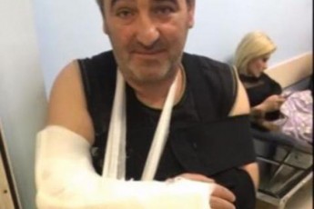 Turqma-mebaJeebma-moitaces-kacs-xeli-aqvs-motexili---zaqaraZis-ojaxi-sakonsulos-upirispirdeba