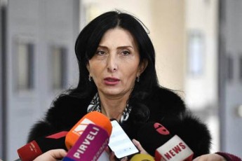 axalgazrda-biWia-orsuli-coli-hyavs-cnobismoyvareobis-gamo-naxa-kadrebi